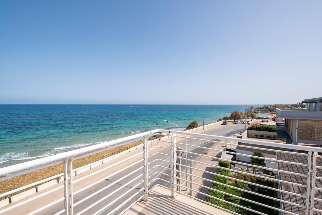 White Apartments & Spa Avola Exterior photo