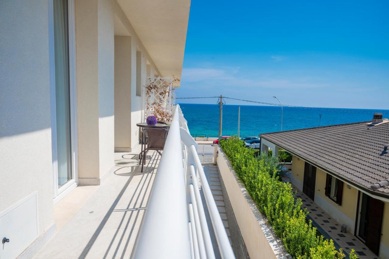 White Apartments & Spa Avola Exterior photo