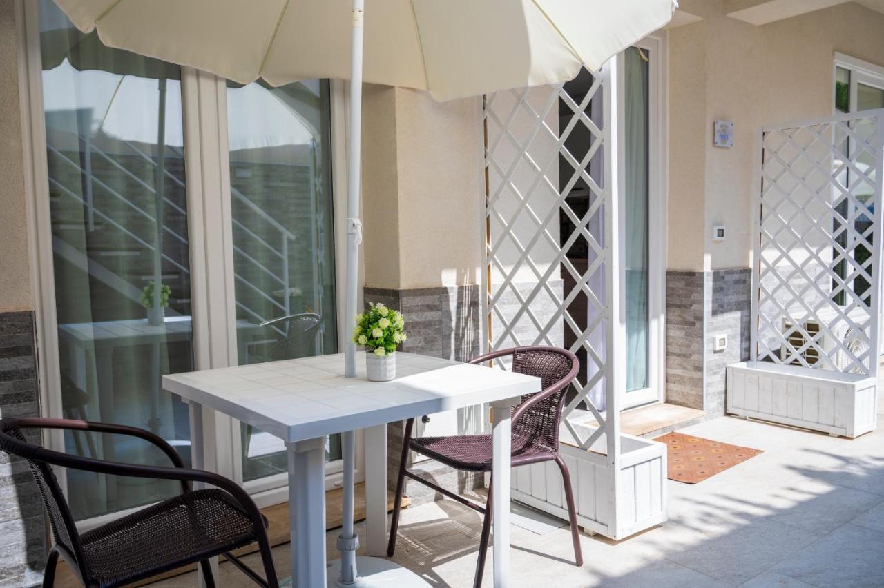 White Apartments & Spa Avola Exterior photo